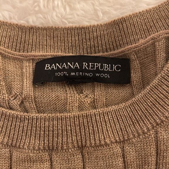 Banana Republic Sweater Vest - Picture 3 of 4